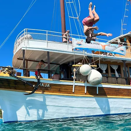 Botel Rhythm Floating Accom - Split