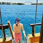 Ботель Rhythm Floating Accom - *