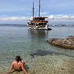Rhythm Floating Accom - Сплит