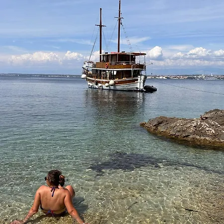 Rhythm Floating Accom - Split