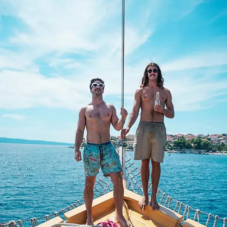 Botel Rhythm Floating Accom -