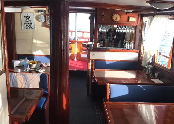 Ботель Rhythm Floating Accom -