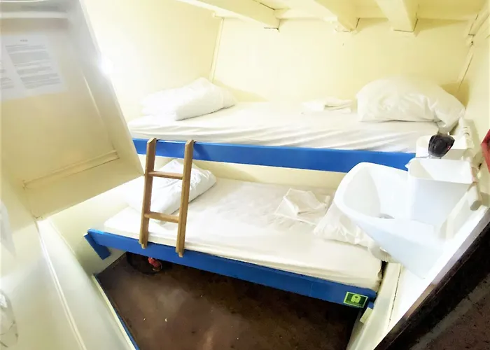 Rhythm Floating Accom - Split