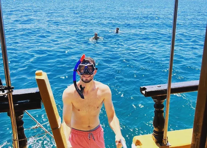 Ботель Rhythm Floating Accom - *