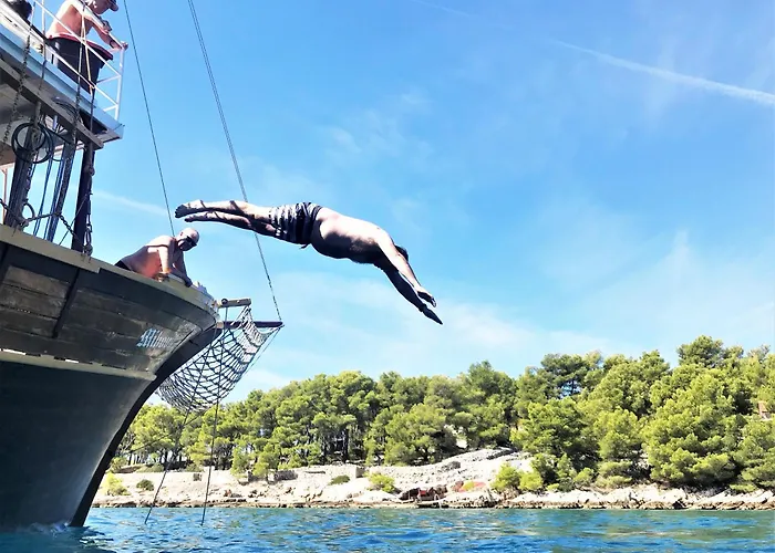 Rhythm Floating Accom - Сплит