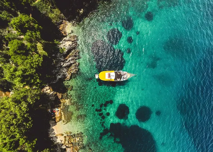 Ботель Rhythm Floating Accom - *