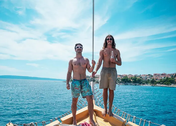 Úszó hotel Rhythm Floating Accom -