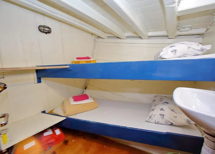 Úszó hotel Rhythm Floating Accom -