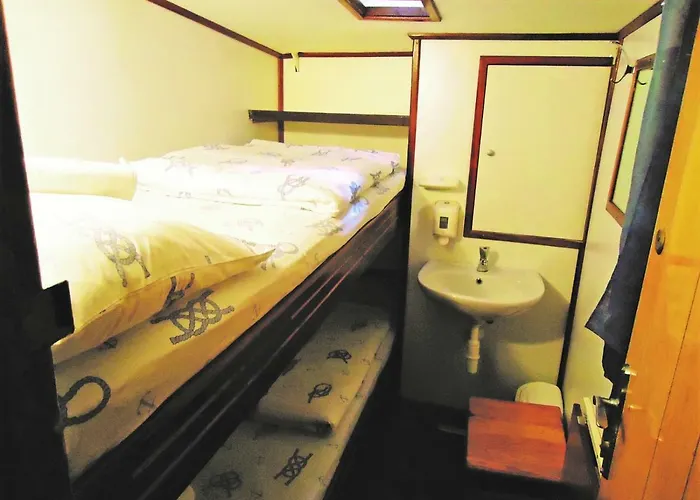 Úszó hotel Rhythm Floating Accom - *