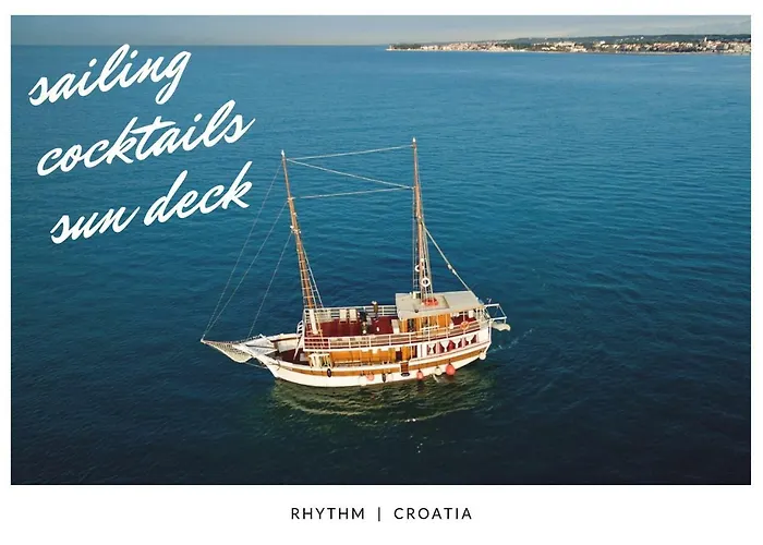 Ботель Rhythm Floating Accom - *