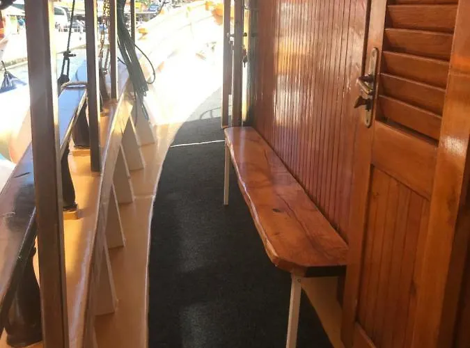 Úszó hotel Rhythm Floating Accom -