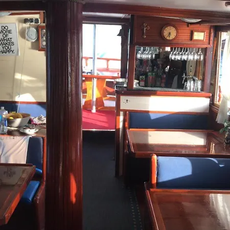 船上ホテル Rhythm Floating Accom -