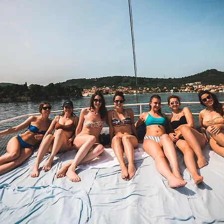 Rhythm Floating Accom -