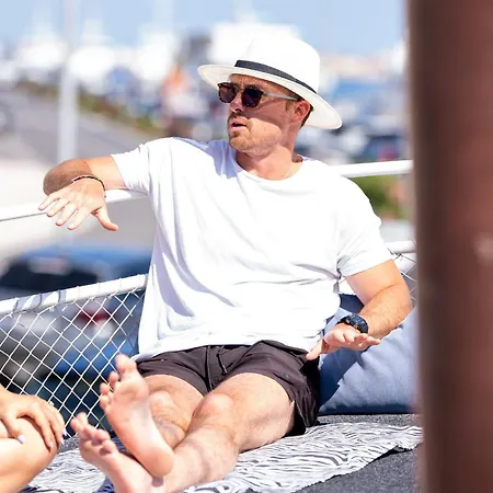 Rhythm Floating Accom -