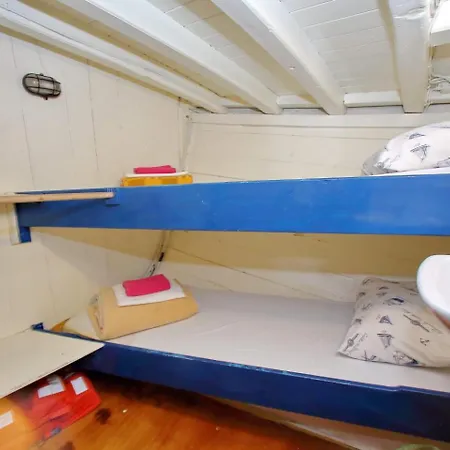 船上ホテル Rhythm Floating Accom -